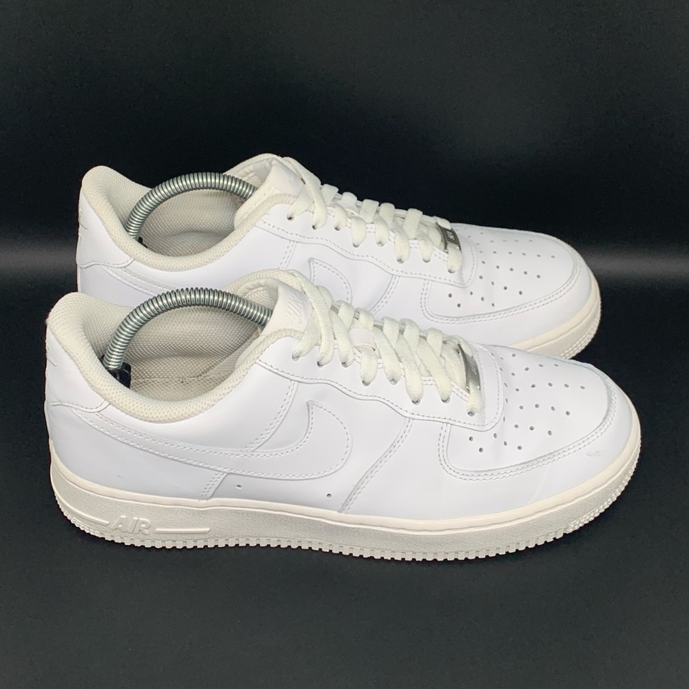 Nike Air Force 1 Low '07 Triple White Shoes DD8959-100 Women's Sz 11